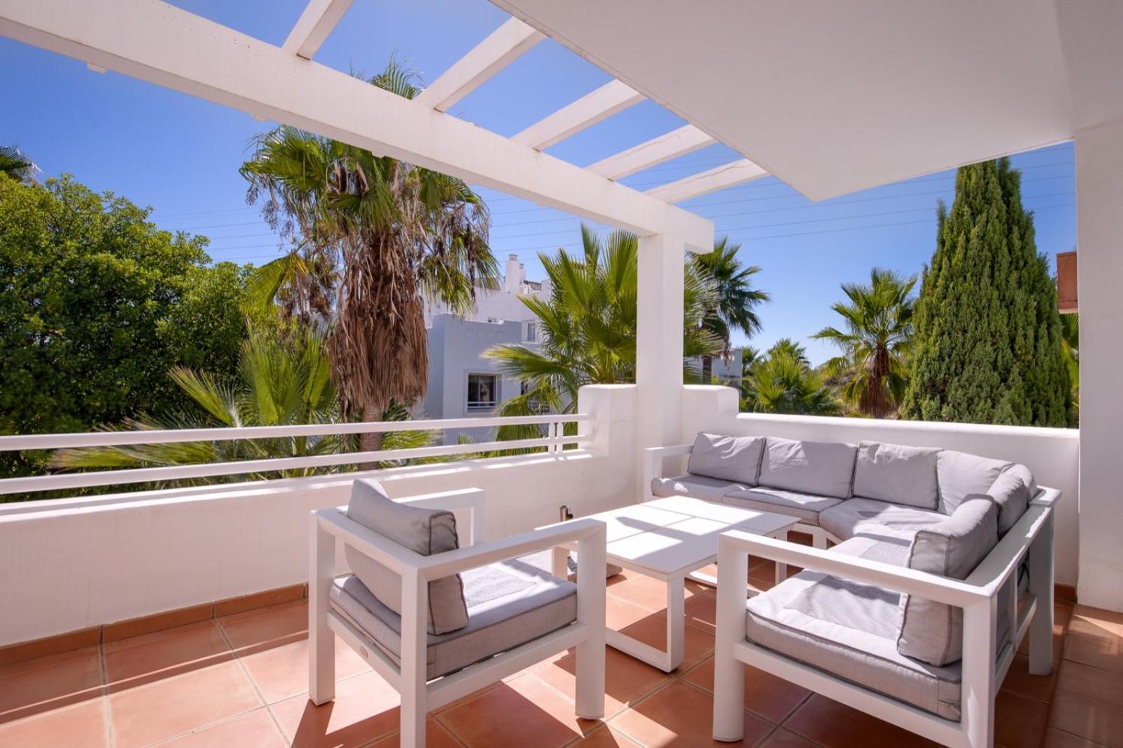 Alcazaba Lagoon Estepona Golf Lejlighed Eksteriør billede