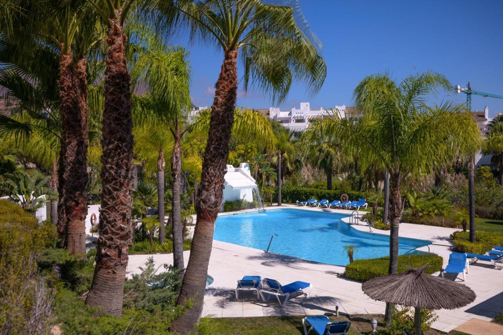 Alcazaba Lagoon Estepona Golf Lejlighed Eksteriør billede
