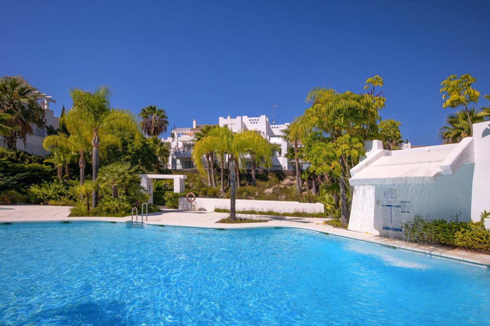 Alcazaba Lagoon Estepona Golf Lejlighed Eksteriør billede