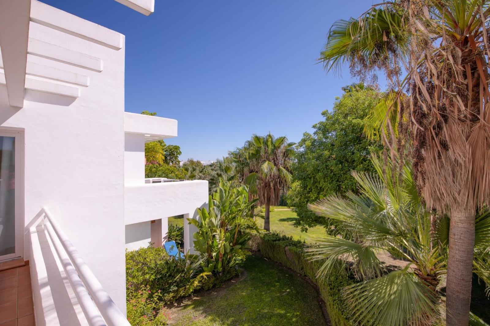 Alcazaba Lagoon Estepona Golf Lejlighed Eksteriør billede